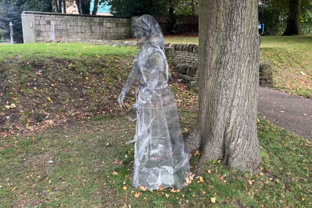 Victorian woman in Museum Garden York