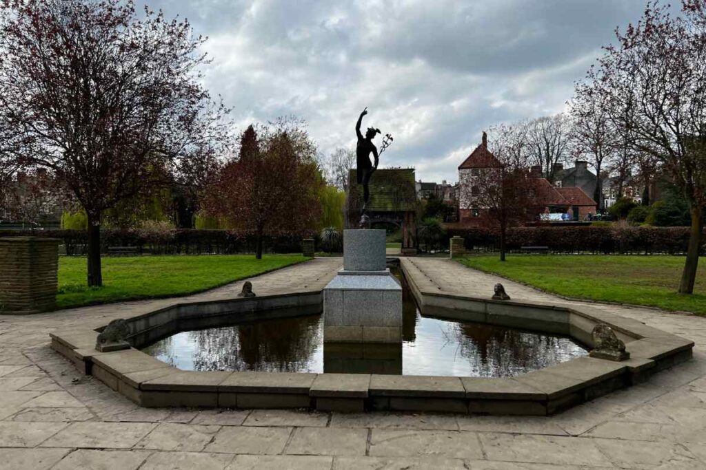 Rowntree Park Central Statue