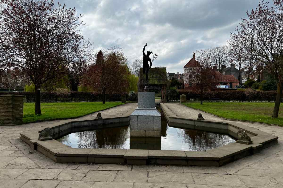 Rowntree Park Central Statue